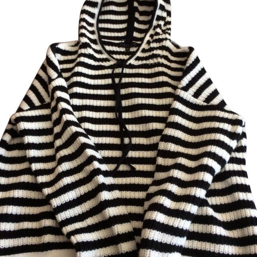 Sanctuary Black and white hoodie